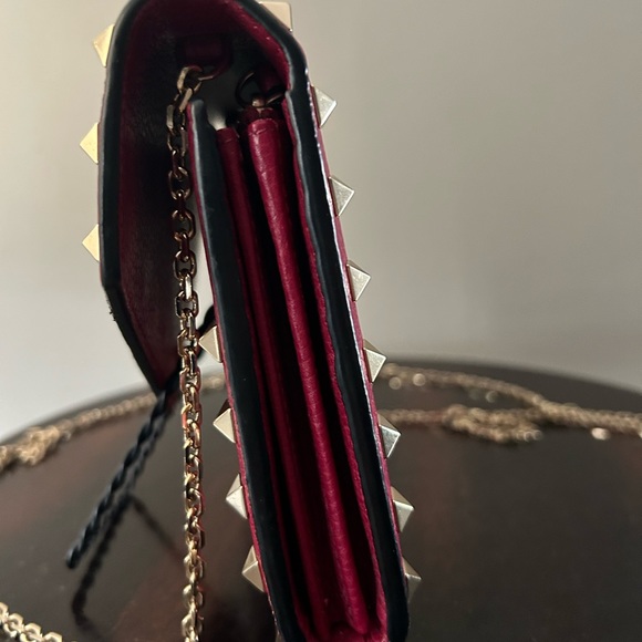 VALENTINO GARAVANI Rockstud
Wallet On A Chain - Picture 8 of 12